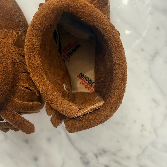 EXCELLENT Authentic Minnetonka Suede Baby Moccasin Boots 6-12 Months - Picture 4 of 7